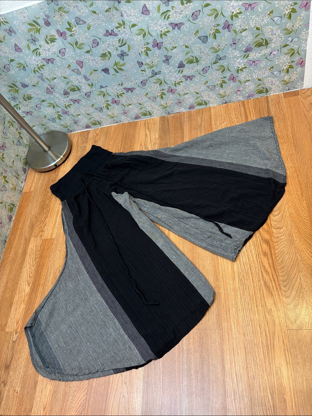 Boho Wide Leg Cotton Panel Harem Pants in Black and Heather Gray. Size S.
